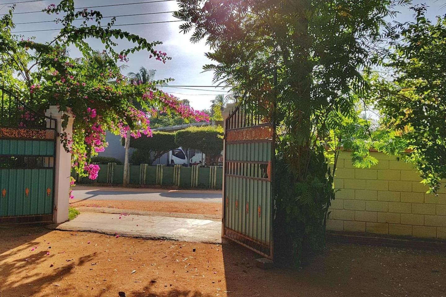 Saubagya Inn Anuradhapura Dış mekan fotoğraf