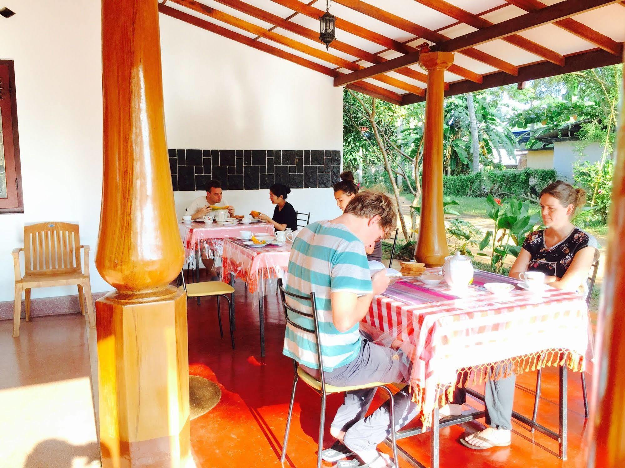 Saubagya Inn Anuradhapura Dış mekan fotoğraf